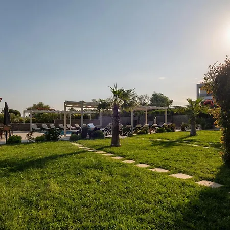 Sara Apartahotel