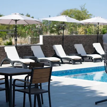 Sara 4* نيكيتي