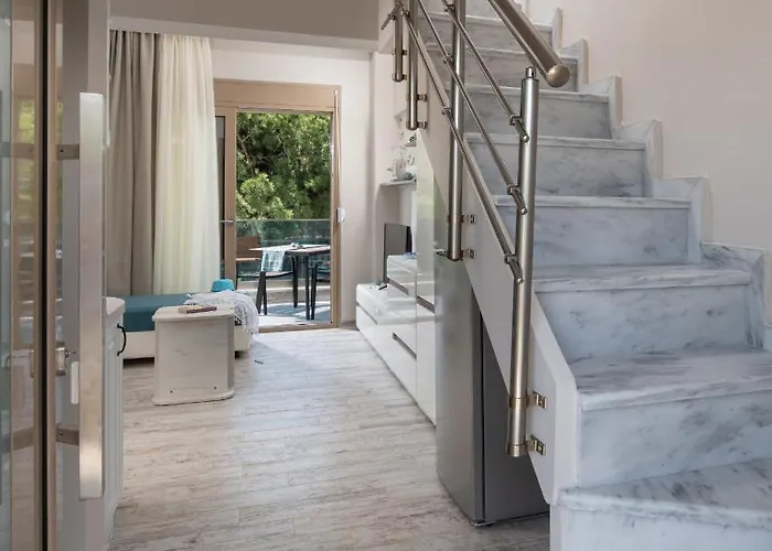 Sara Nikiti (Sithonia)