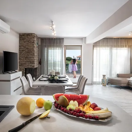 Sara Apartmanhotel Nikíti