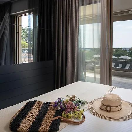 Sara Apartmanhotel Nikíti