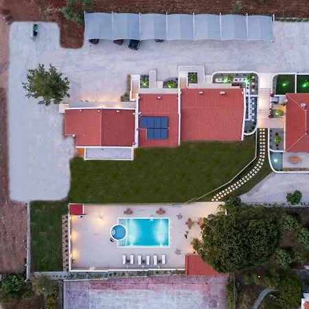 Sara Aparthotel 4*