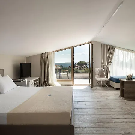 Aparthotel Sara 4*